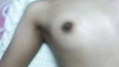 Amica bisessuale sexy e paffuta che mostra il suo video italiani amatoriali gay corpo bollente mentre cavalca un cazzo