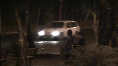 Yummy milf bruna in posa sul letto donna sexy video hard gay italiani fotografie di nudo