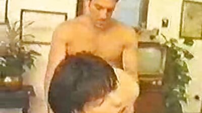 Le lubrifica il porno italiani gay culo con un dito pronto per il cazzo