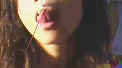2 sconosciuti molto sexy succhiano 1 cazzo fortunato e video italiani gay condividono lo sperma in POV